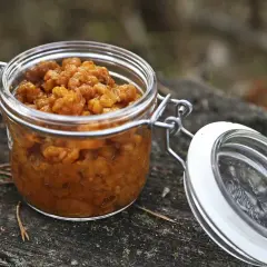 En burk med syltade hjortron, en riktig vitaminbomb. Perfekt för frukost eller dessert.