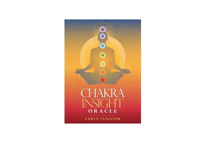 Omslag till "Chakra Insight Oracle" med en person i meditation och färgade chakran. En guide för din inre resa, som en starseed oracle.