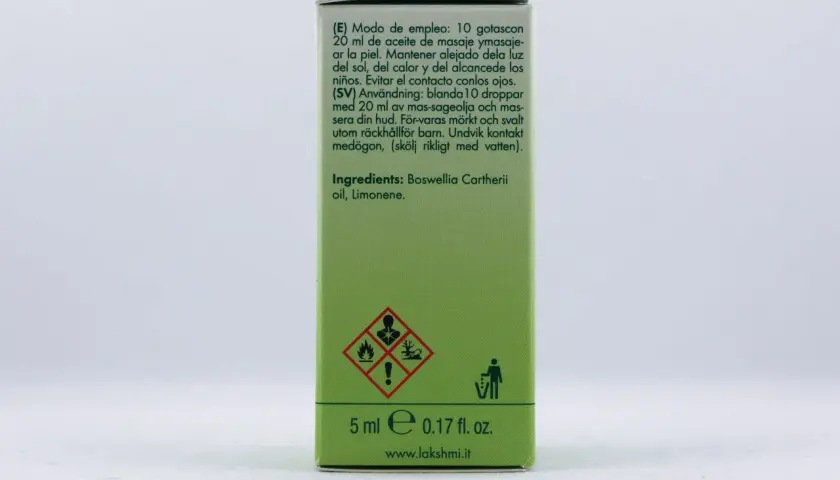 En flaska med 5 ml olibanum olja. Ingredienser: Boswellia Cartherii oil, Limonene.
