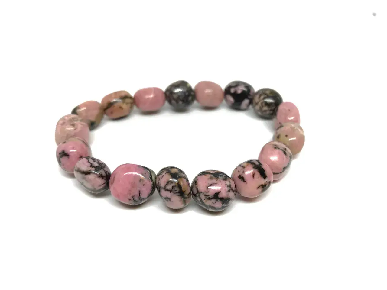 Armband med polerade rodonitstenar i rosa och svart. Rodonit egenskaper sägs vara lugnande och kärleksfulla.