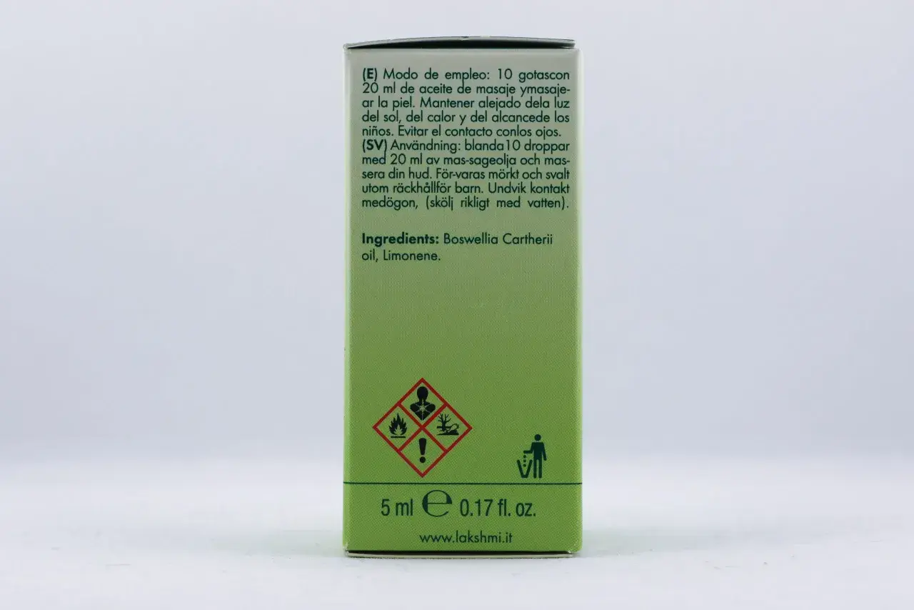 En flaska med 5 ml olibanum olja. Ingredienser: Boswellia Cartherii oil, Limonene.